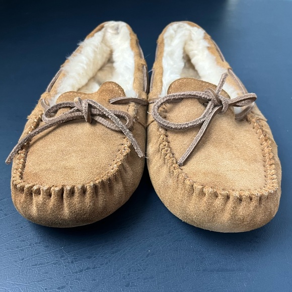 UGG Dakota cozy sherpa slipper - Picture 4 of 9